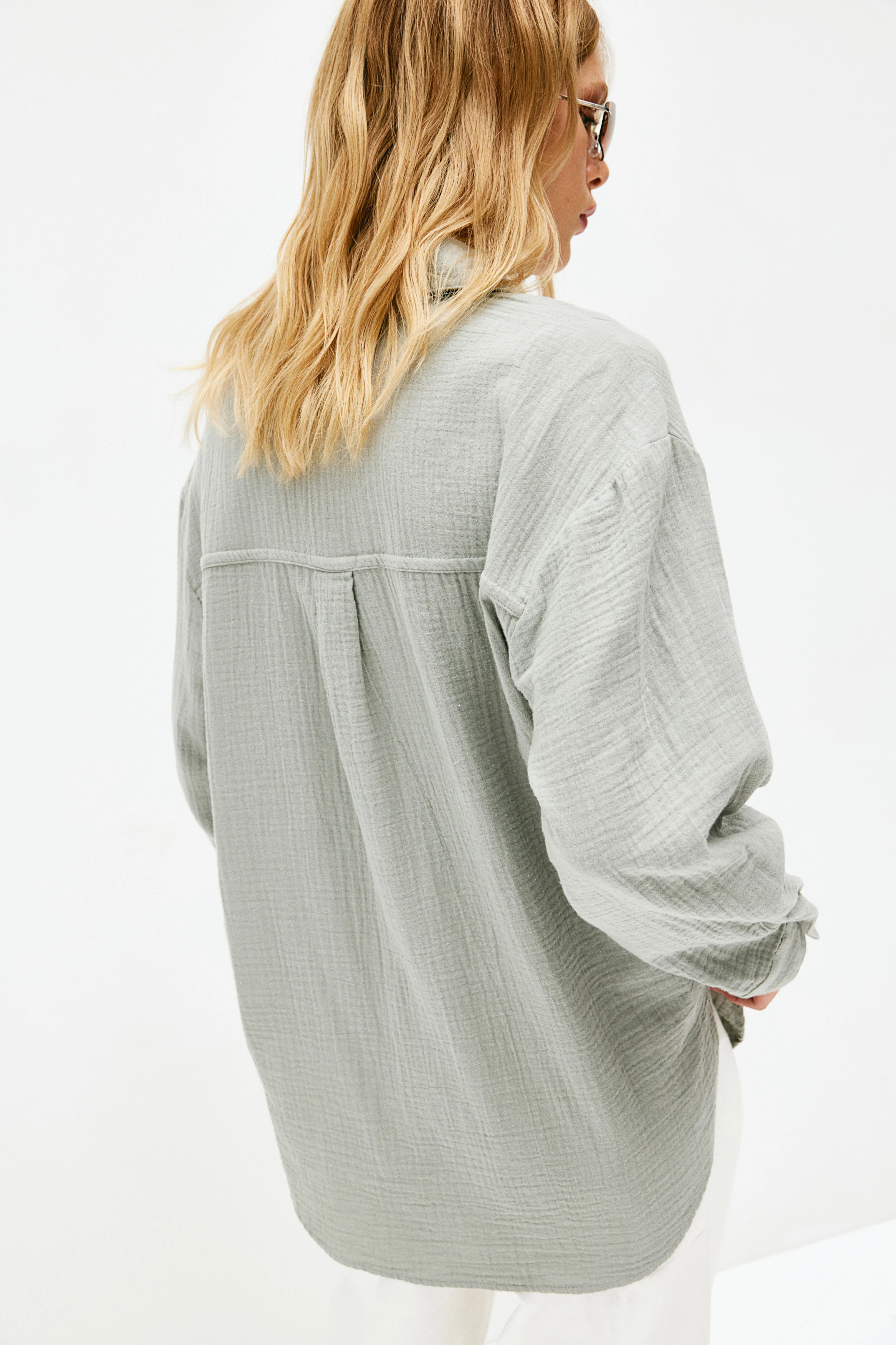 Cotton shirt - Long sleeve - Regular length - Light sage green - Ladies | H&M GB