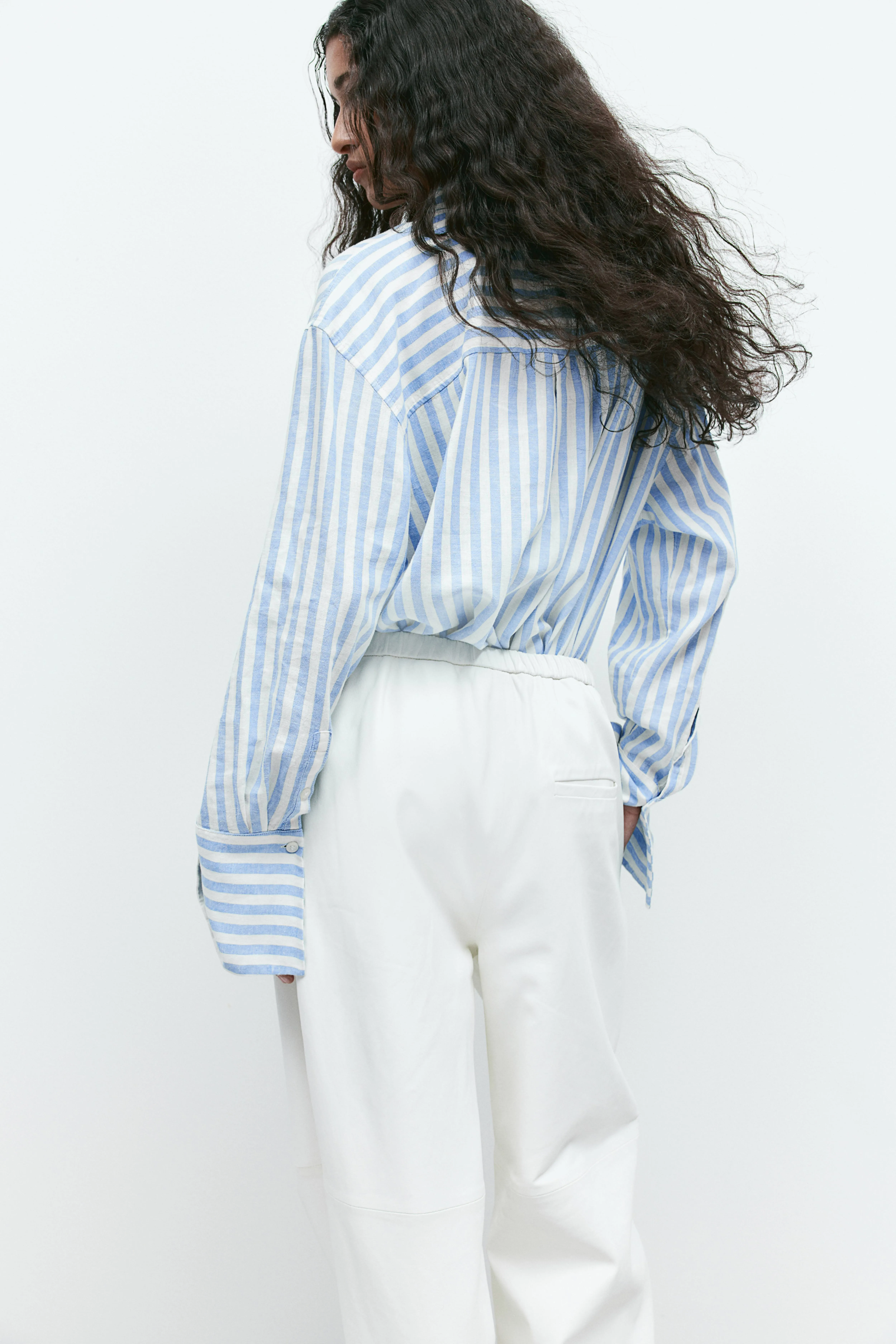 Oversized linen-blend shirt - Long sleeve - Regular length - White/Blue striped - Ladies | H&M GB