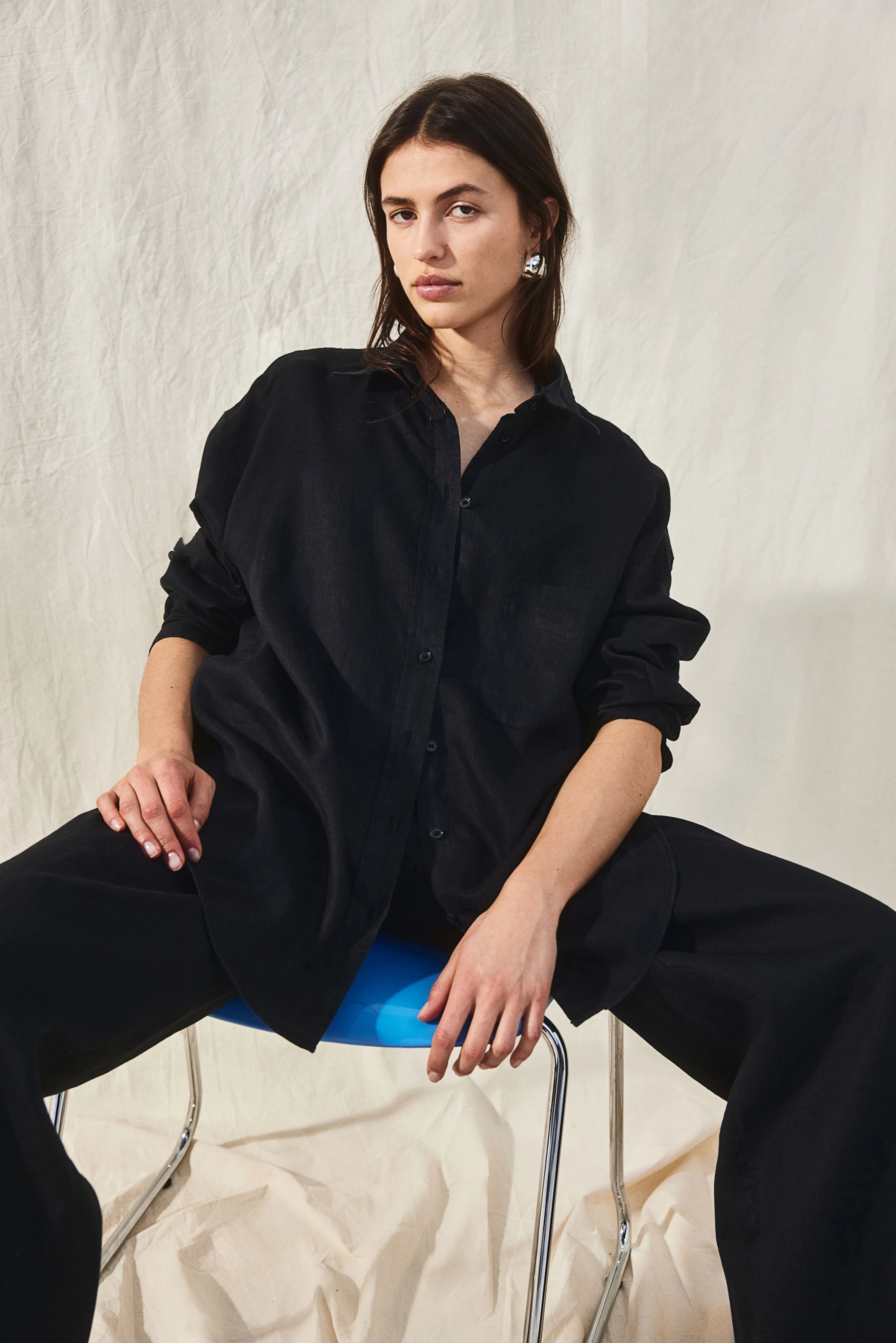 Oversized linen shirt - Long sleeve - Regular length - Black - Ladies | H&M GB