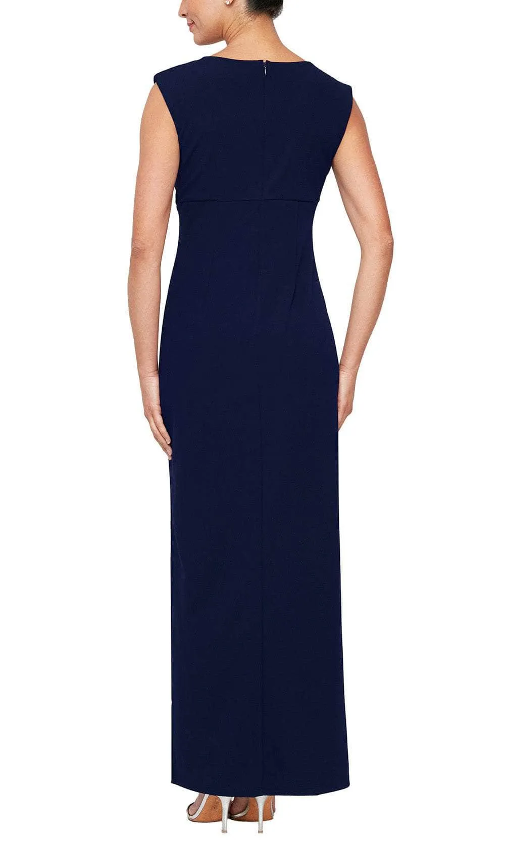 SLNY 9137218 - Brooch Detailed Evening Dress