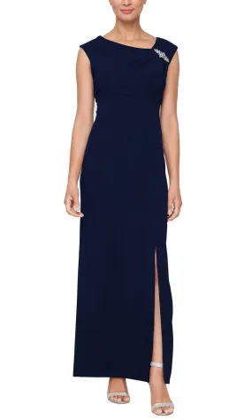 SLNY 9137218 - Brooch Detailed Evening Dress